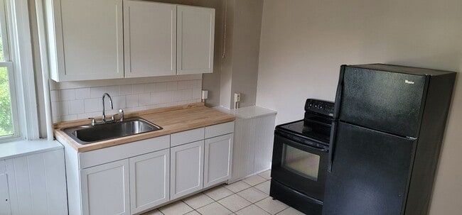 Building Photo - 1631 W Market St Unit 2