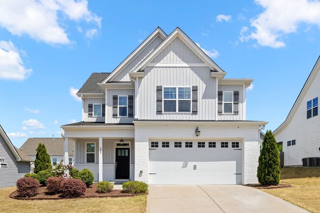 Building Photo - 4 Bedroom Home Close to Downtown Wake Forest. Fenced Yard!