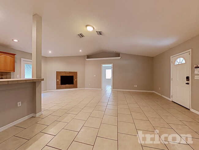 Photo - 13210 Maple St