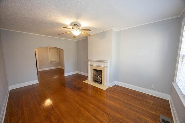 Photo - 3355 Lexington Rd