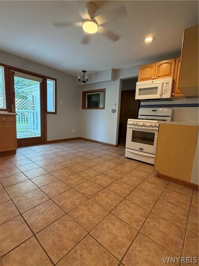 Photo - 781 Campbell Blvd