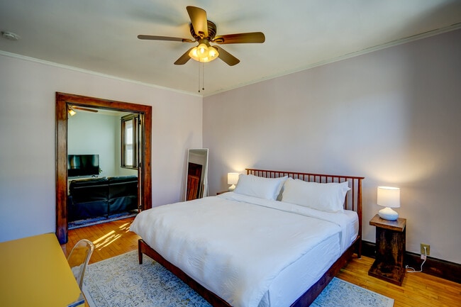 Photo - 1253 Williamson St