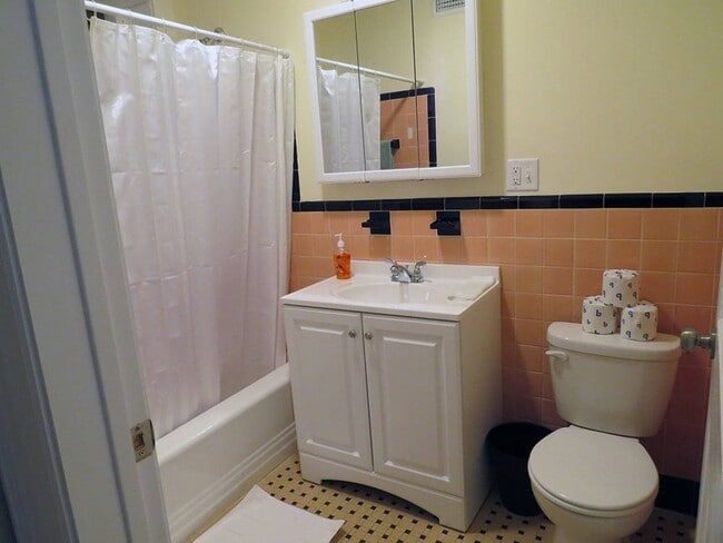 Photo - 1574 Beacon St Unidad 4