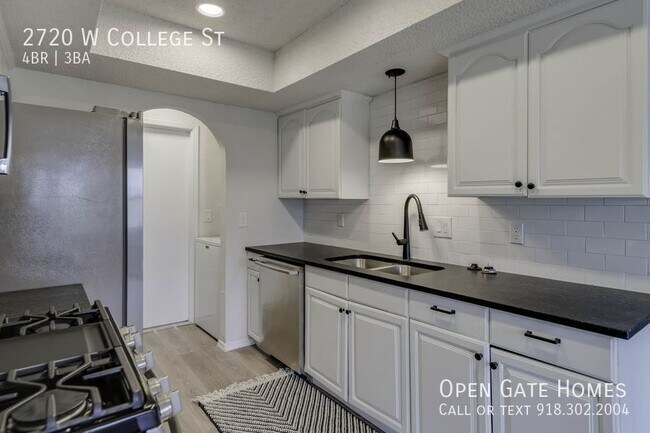 Photo - 2720 W College St