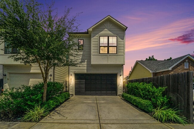 Photo - 719 E 28th St