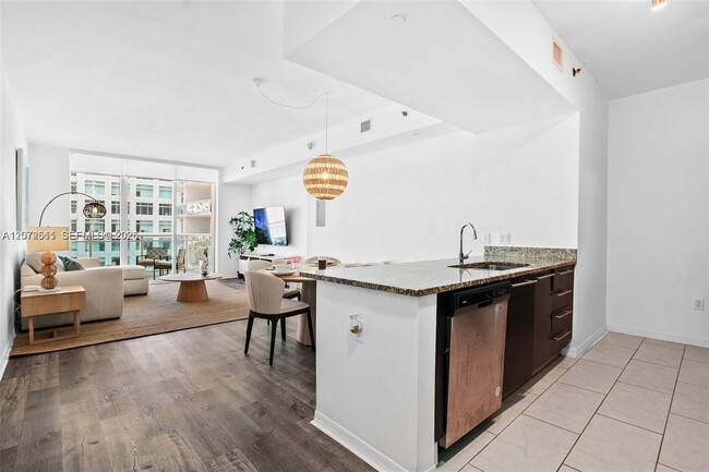 Photo - 951 Brickell Ave Unidad 2700