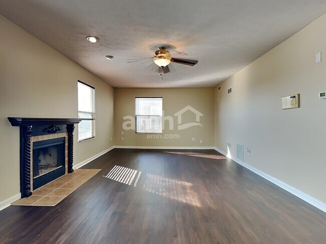 Photo - 3207 Creekshore Dr