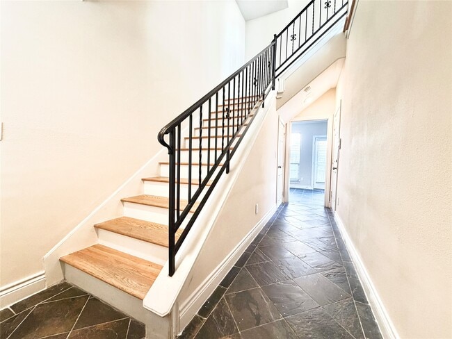 Photo - 5430 Crooms St