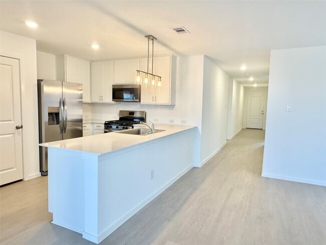 Building Photo - 16211 Rustic Pr Dr