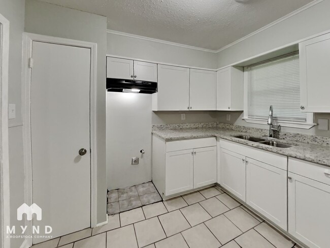 Photo - 4185 Yale Rd