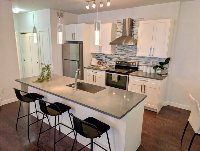 Photo - 645 Kingsbury Ave