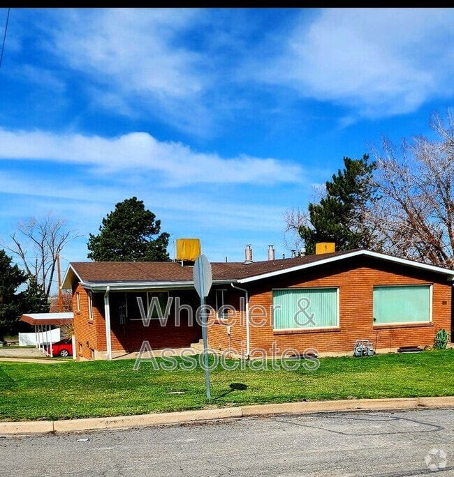 Building Photo - 540 41st St Rental