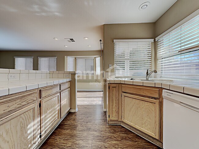 Photo - 1824 Glenwillow Dr