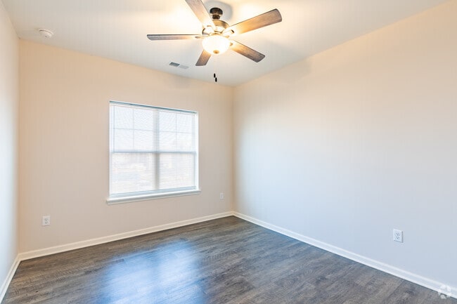 2Br, 2Ba, 845 Sqft