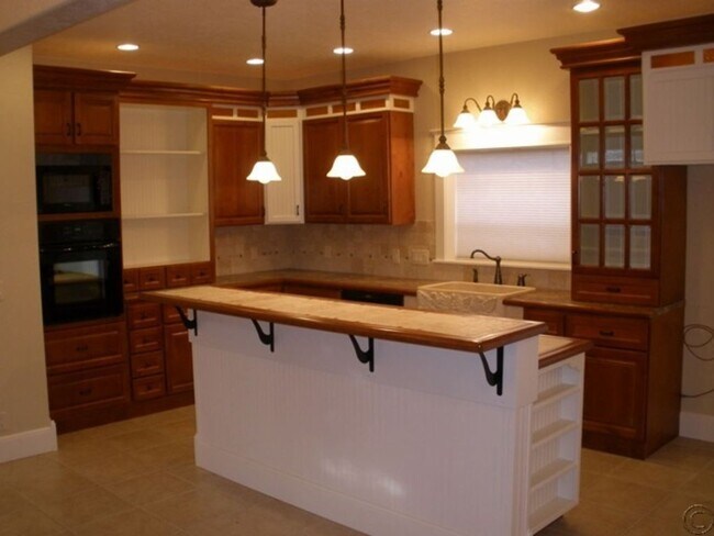 Photo - Stunning 4 bed, 3.75 bath Hamilton Home.