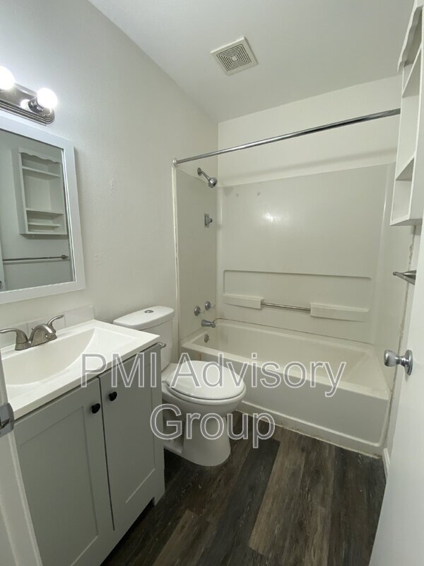 Photo - 2820 SE Monroe St Unit B