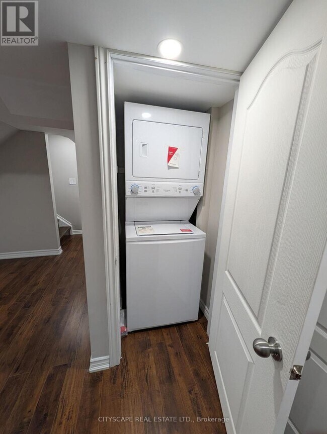 Photo - 90 Maddybeth Crescent