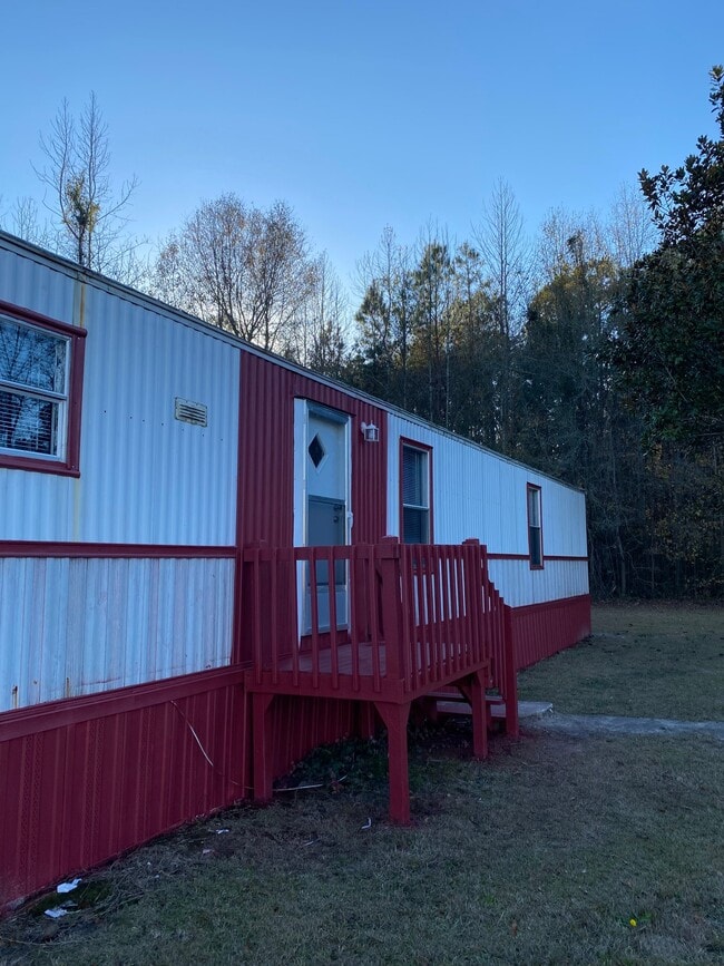 Photo - 401 Academy Ln