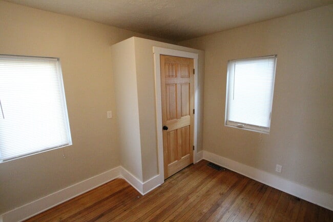 Right Size and a Great Location! Two bedro... - Right Size and a Great Location! Two bedro... House
