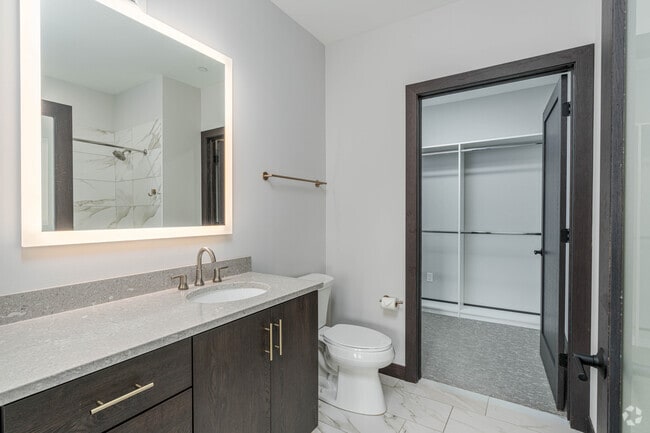 2BR, 2BA - 2,237SF - Secondary Bathroom