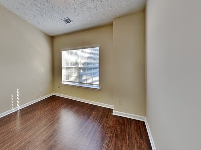 Photo - 320 Lake Royale Pl