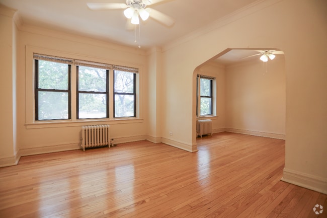 Building Photo - 2039 W Wellington Ave Rental