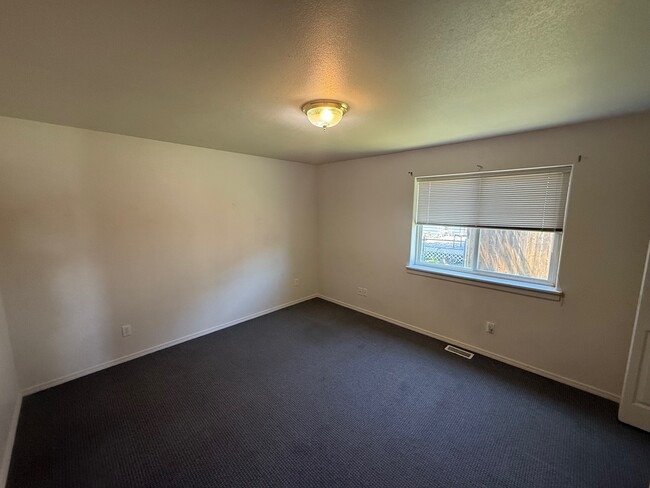 Photo - 913 Cardinal Dr