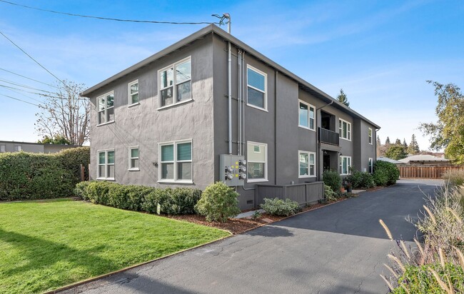 Photo - 934 Oak Ln Unit #1
