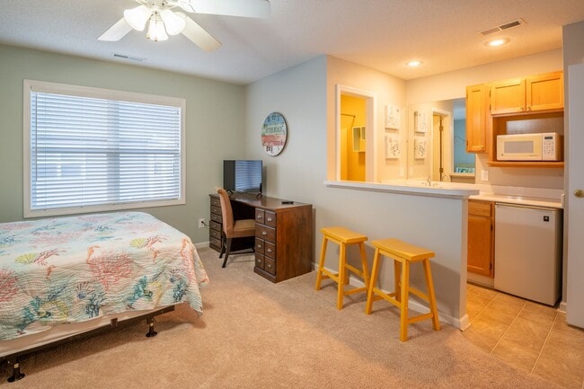 Photo - EFFICIENCY AVAILABLE LONG OR SHORT TERM @ ...
