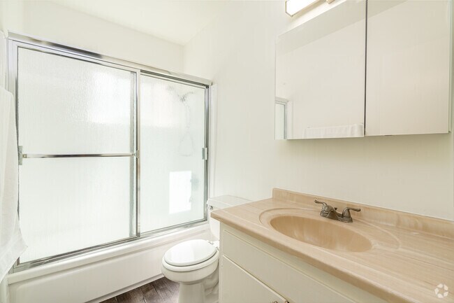 1 habitación, 1 baño - 650 pies cuadrados - Baño