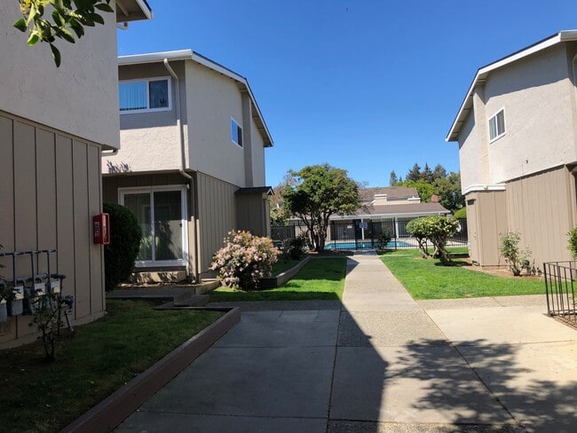 Photo - Del Prado I Apartments