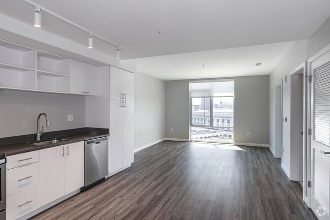 2BR, 2BA - 874 SF, Charles