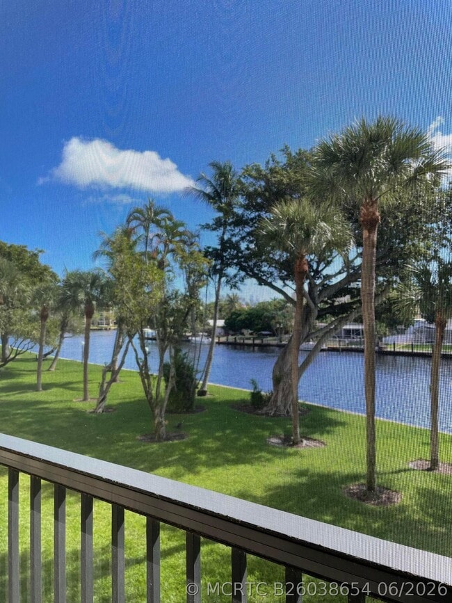 Building Photo - 14 Royal Palm Way Unit 204