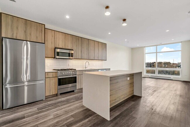 Building Photo - 1122 W Chicago Ave Unit 409