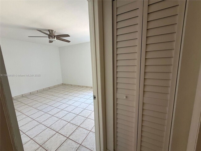 Photo - 10393 N Kendall Dr Unit U4