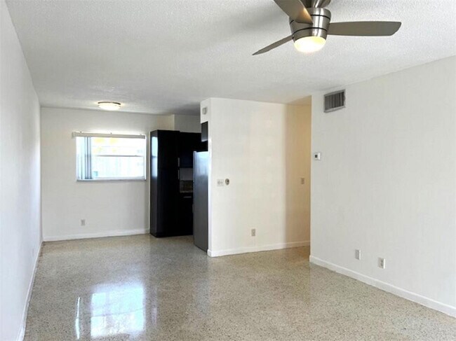 270 NE 40th St Unit 26