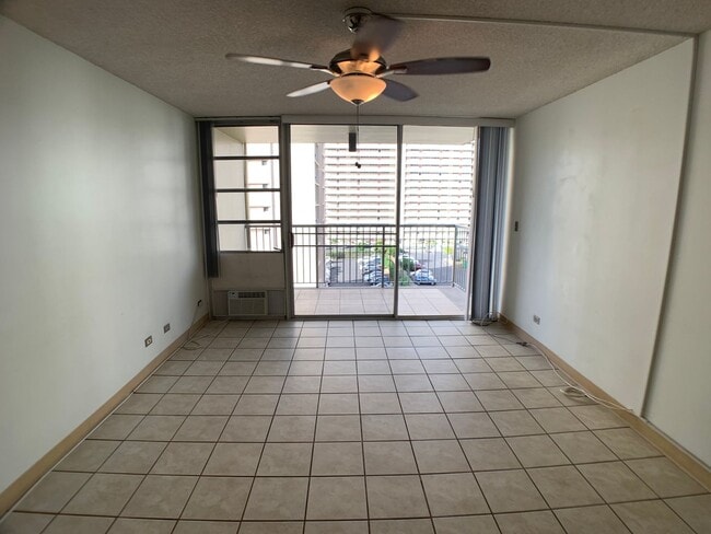 Photo - $2600, 2BR/2BA Salt Lake (Honolulu) -with A/C, 1 assigned parking