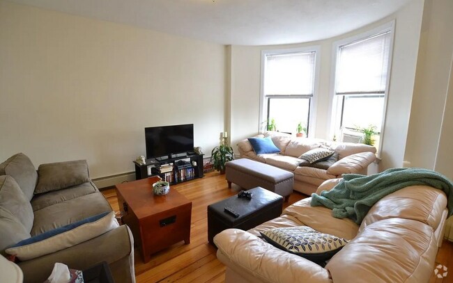 Building Photo - 1950 Beacon St Unit 1 Rental