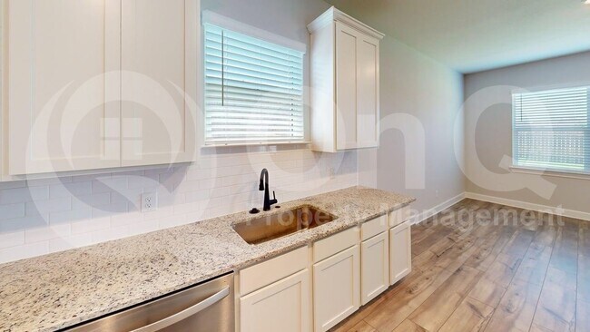 Photo - 904 Emerson Dr