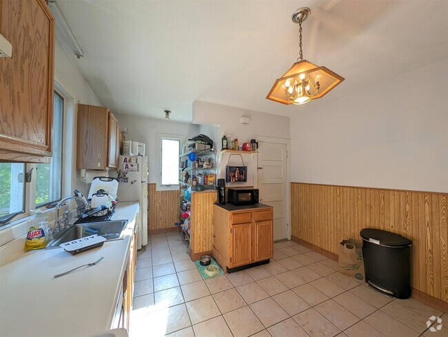 Building Photo - 60 Pearson Rd Unit 2 Rental