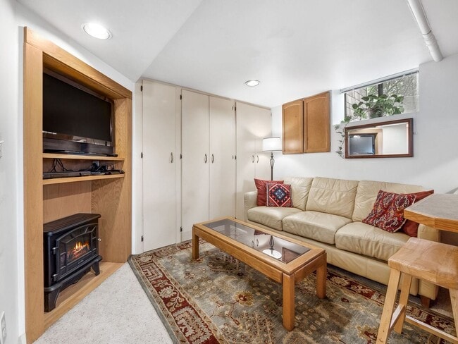 Photo - Super Sweet Cottage Living, Centrally Loca...