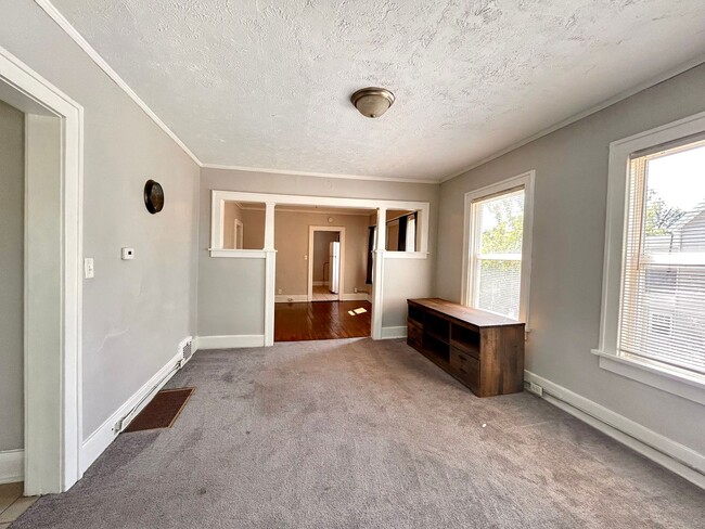 Photo - 39 Iona Ave Unit #2