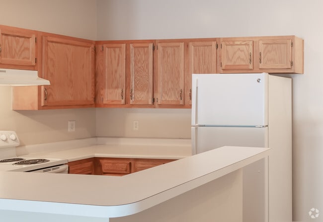 2BR, 2BA - 970 SF