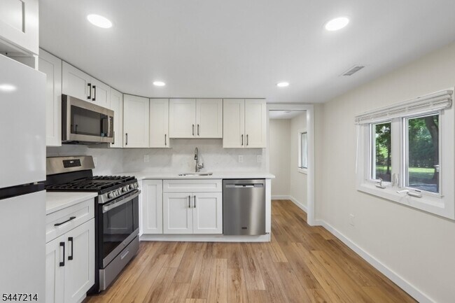 25 Alma Ave