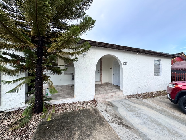 Building Photo - 1041 NW 32nd Pl Rental