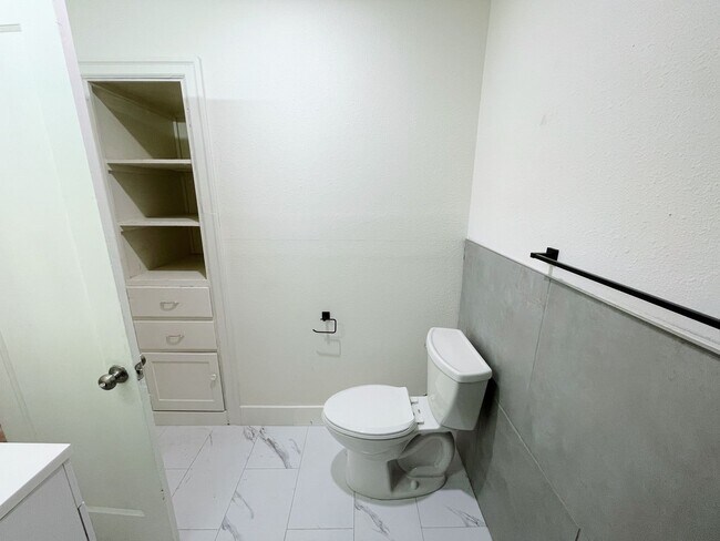 Photo - 527 Taylor Ave Unit 527 W Taylor Ave. - #2