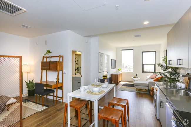 1BR, 1BA - 627 SF Den - The Thompson