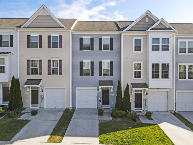 Photo - 42 Landis Ct Townhome