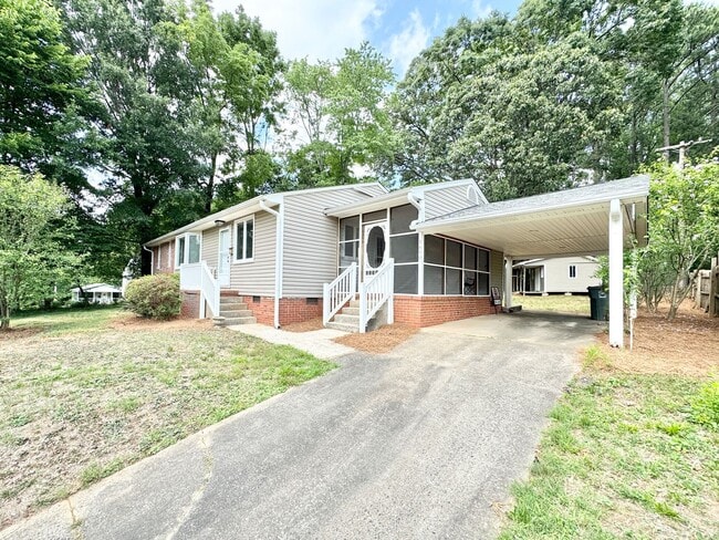Building Photo - Remodeled 3BR in Guilford Hills
