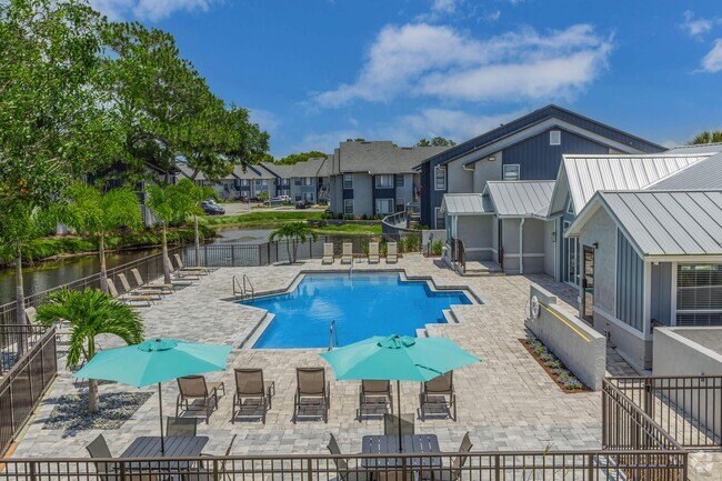 Glistening Pool - Onora Shores Rental